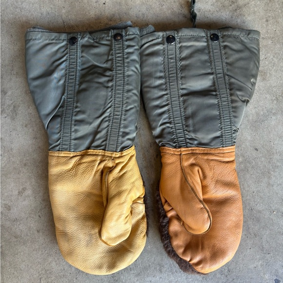 🔥 Vintage U.S. MILITARY ISSUE N-4B ARCTIC MITTENS w INSERTS Flyers Gloves MED 🔥 - Picture 1 of 7